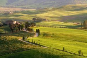 皇马大胜比利亚雷亚尔升至联赛第一